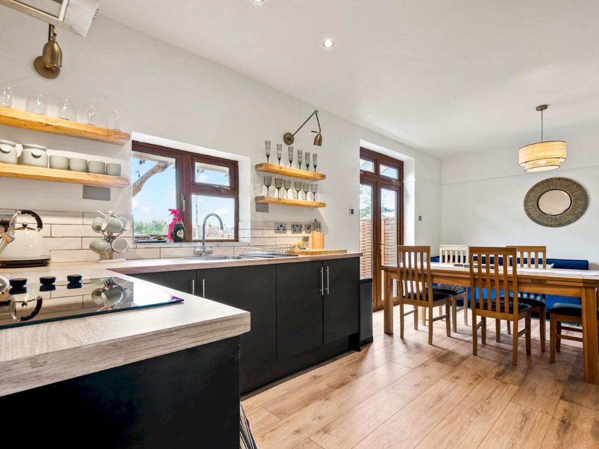 Pass The Keys Appletree Cottage - A Chic Seaside Home And Garden Уитстабл Экстерьер фото