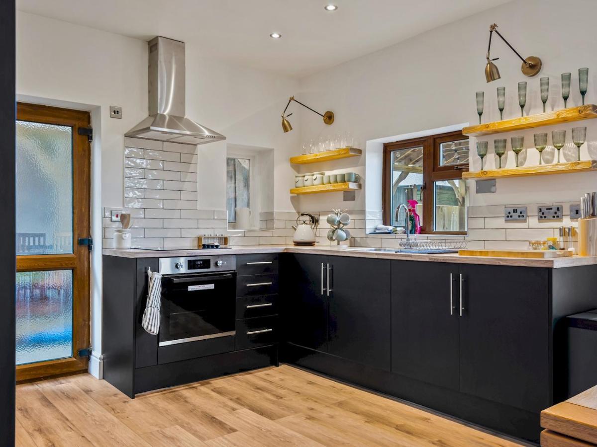 Pass The Keys Appletree Cottage - A Chic Seaside Home And Garden Уитстабл Экстерьер фото