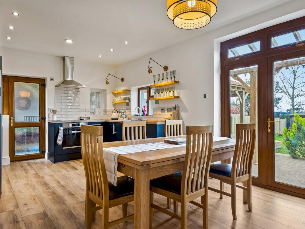 Pass The Keys Appletree Cottage - A Chic Seaside Home And Garden Уитстабл Экстерьер фото