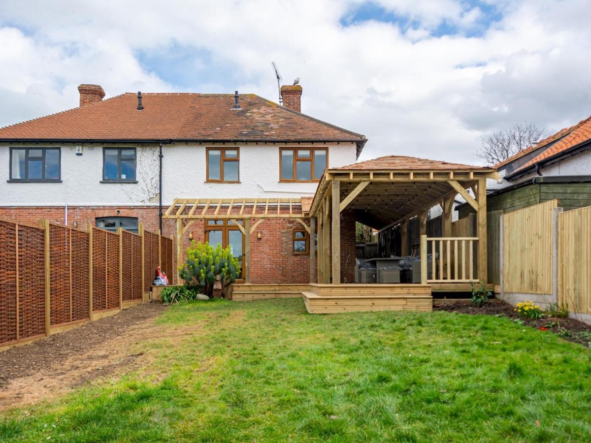 Pass The Keys Appletree Cottage - A Chic Seaside Home And Garden Уитстабл Экстерьер фото